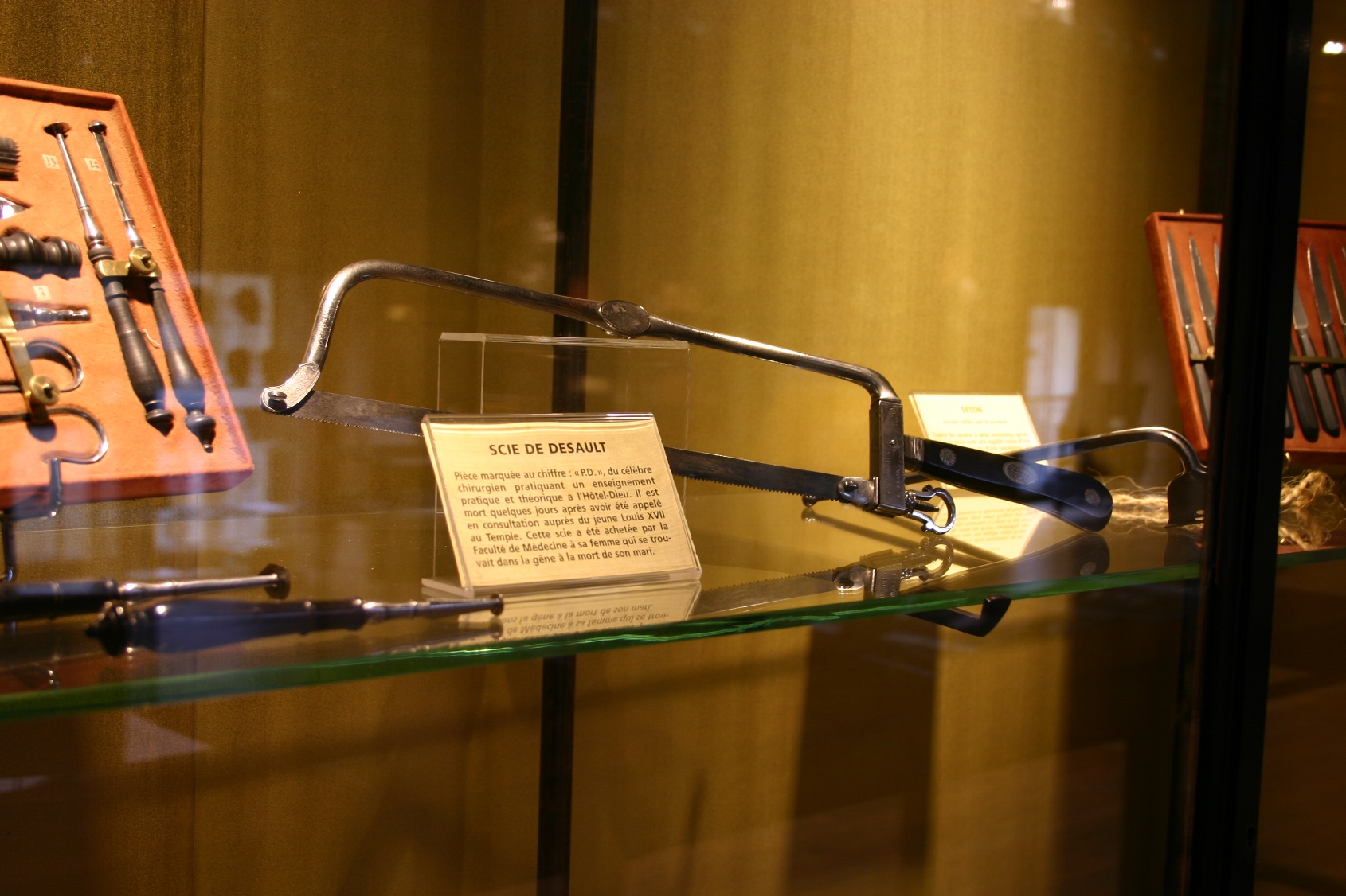 Pierre Joseph Desault's surgical saw, Musée d'Histoire de la Médecine, Paris (1).JPG